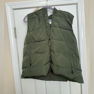 GAP Olive Green Puffer Vest 💚